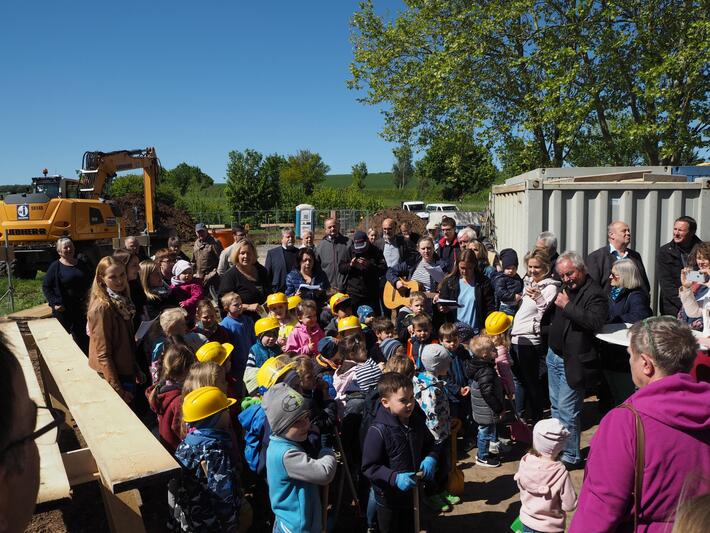 Spatenstich für den Neubau der Kindertagesstätte "Binsenkörbchen"