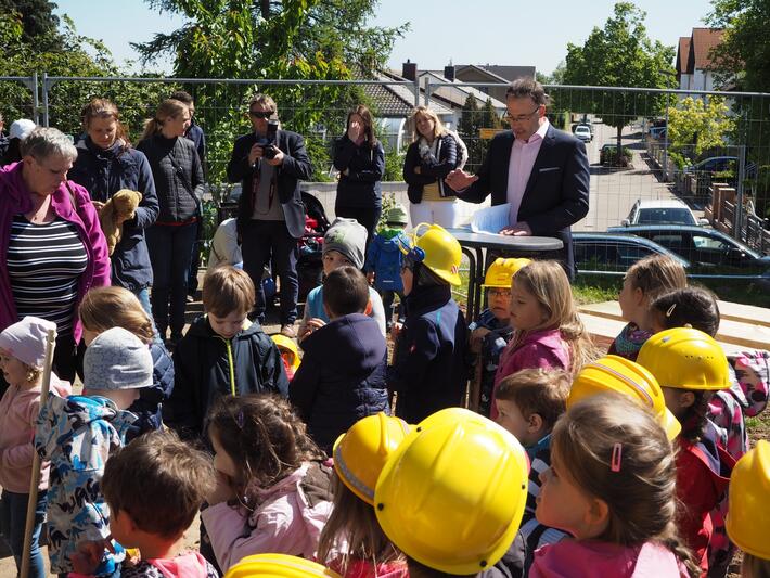 Spatenstich für den Neubau der Kindertagesstätte "Binsenkörbchen"