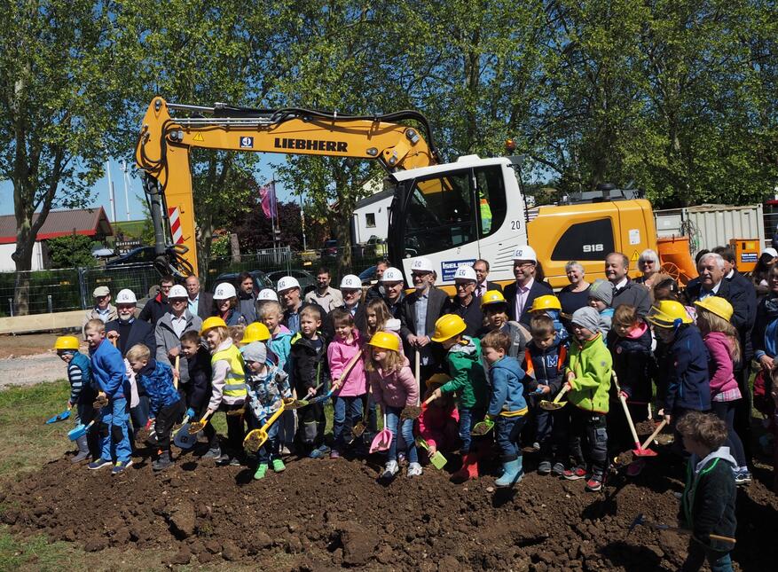 Spatenstich für den Neubau der Kindertagesstätte "Binsenkörbchen"