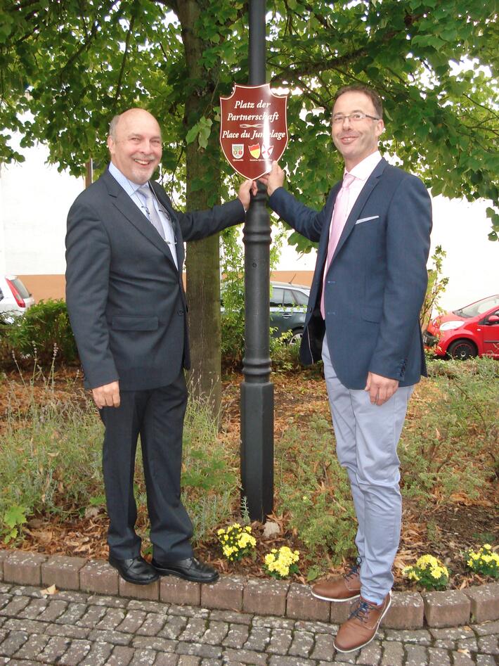 "Platz der Partnerschaft - Place du Jumelage"