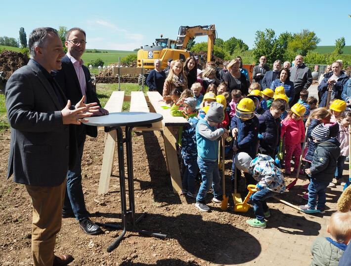 Spatenstich für den Neubau der Kindertagesstätte "Binsenkörbchen"